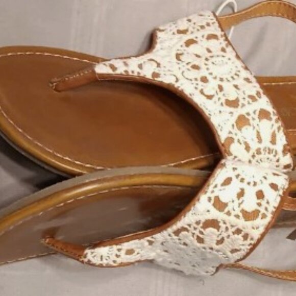 Girls Sandals By Target Size 2 Thong And T-Strap Embroidered, - NWT - Picture 7 of 15